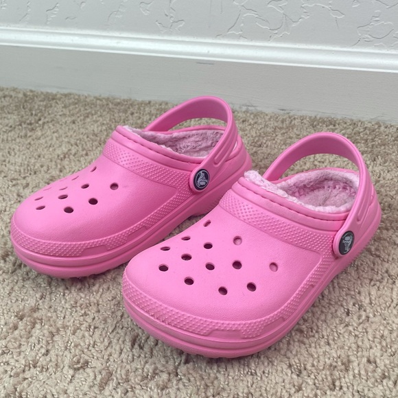 Crocs Kids Classic Lined Clog in Pink - Picture 4 of 14